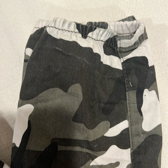 American Bazi blk camo jeans - Picture 3 of 8